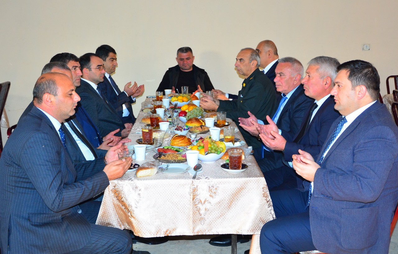 İcra başçısı şəhid atasının yas mərasimində iştirak edib - FOTO